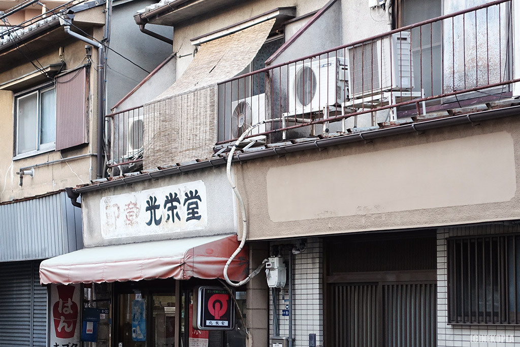 Archillect ID 384474