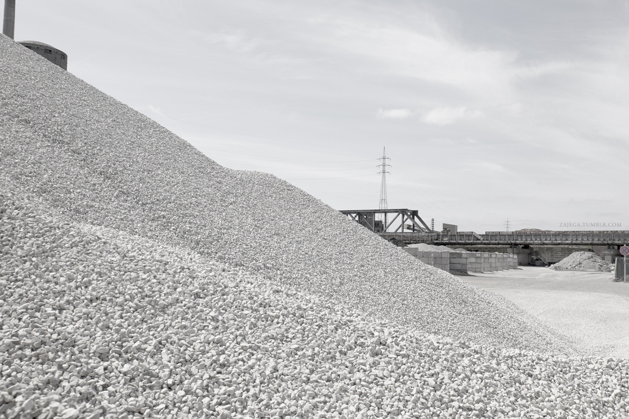 Archillect ID 384609