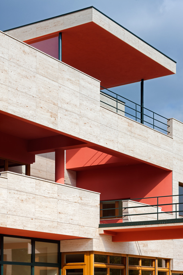 Archillect ID 384692