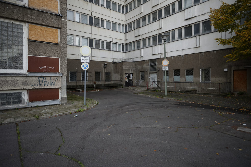 Archillect ID 384715