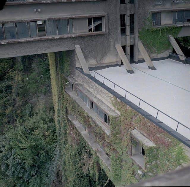 Archillect ID 384727