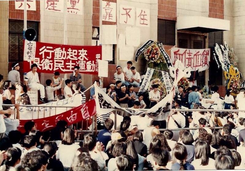 Archillect ID 385095