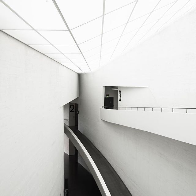 Archillect ID 385131