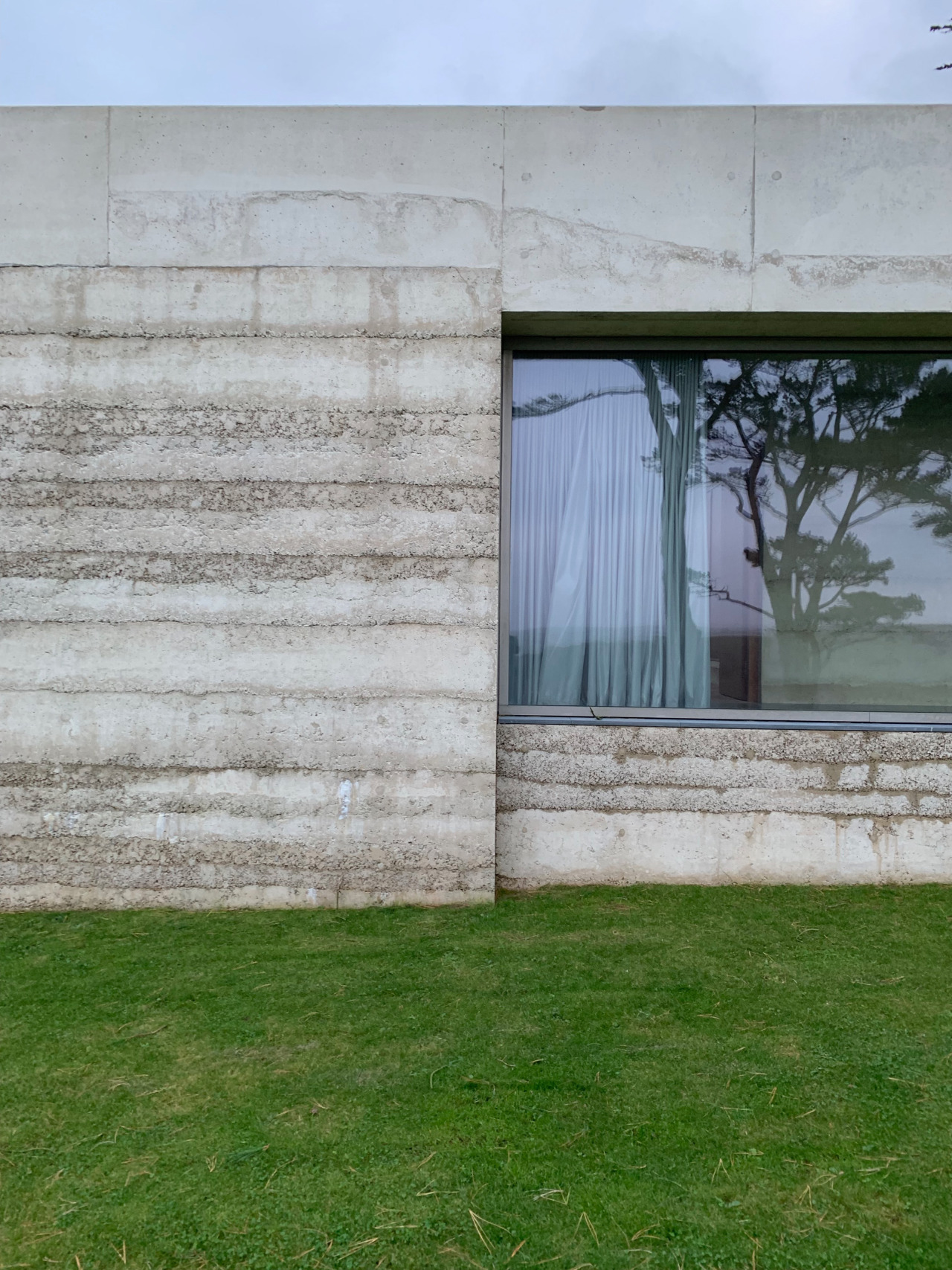 Archillect ID 385324