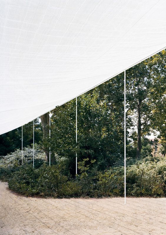 Archillect ID 385880