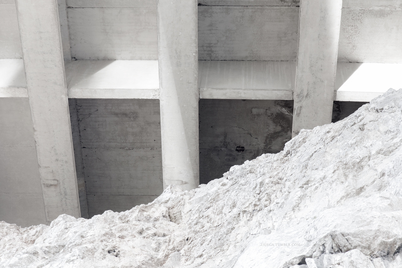 Archillect ID 385917