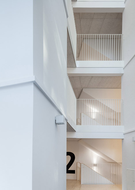 Archillect ID 386171