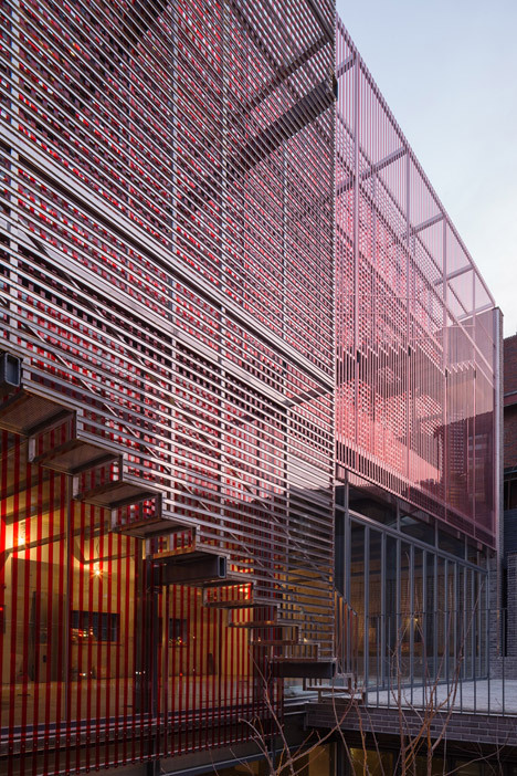 Archillect ID 386340