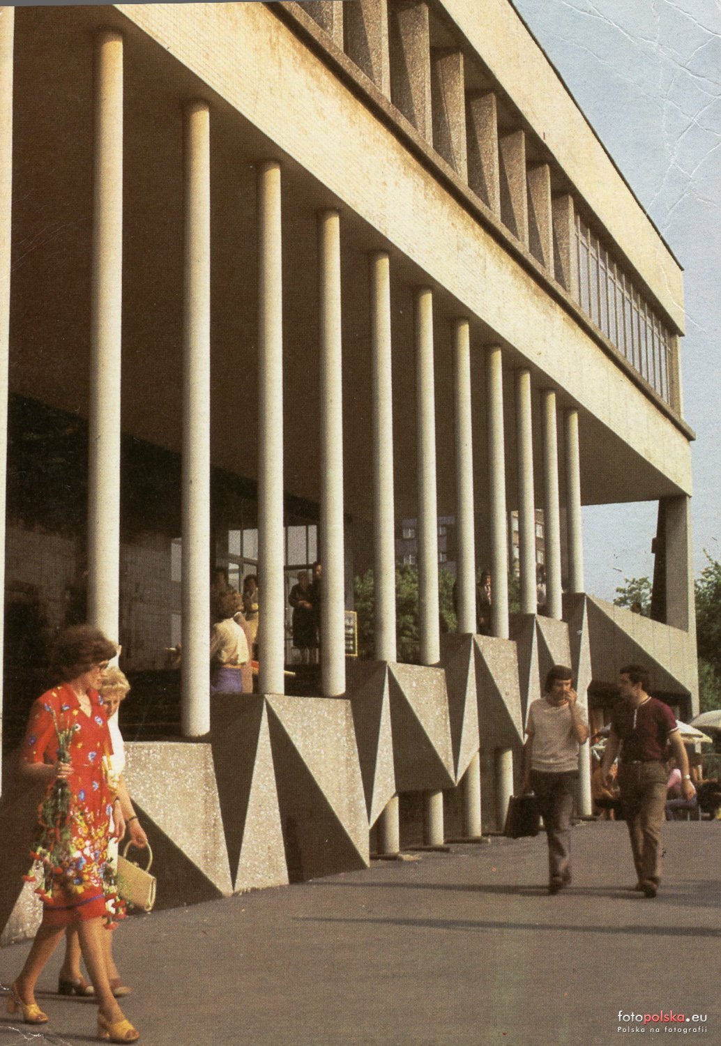 Archillect ID 386809