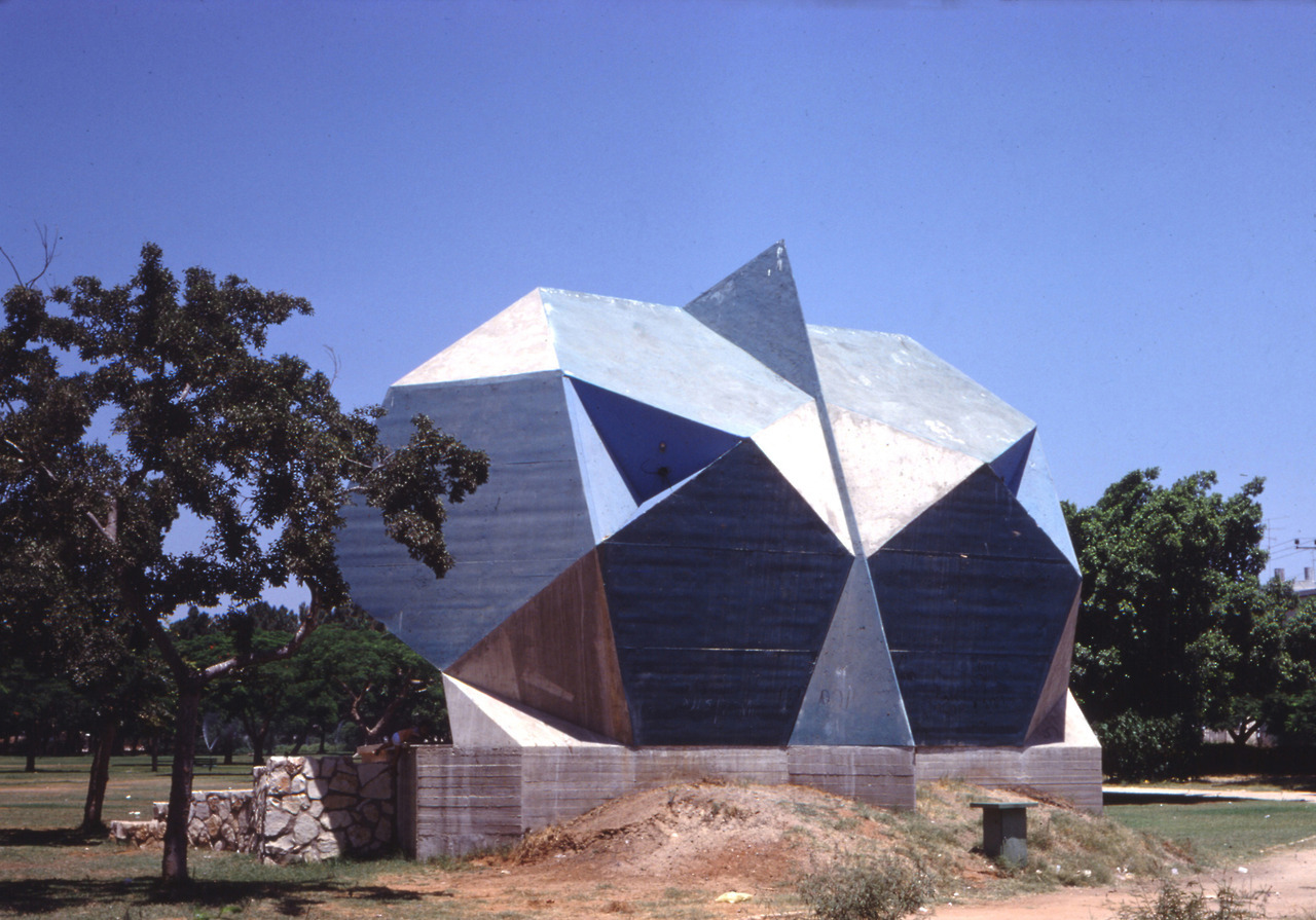 Archillect ID 387062