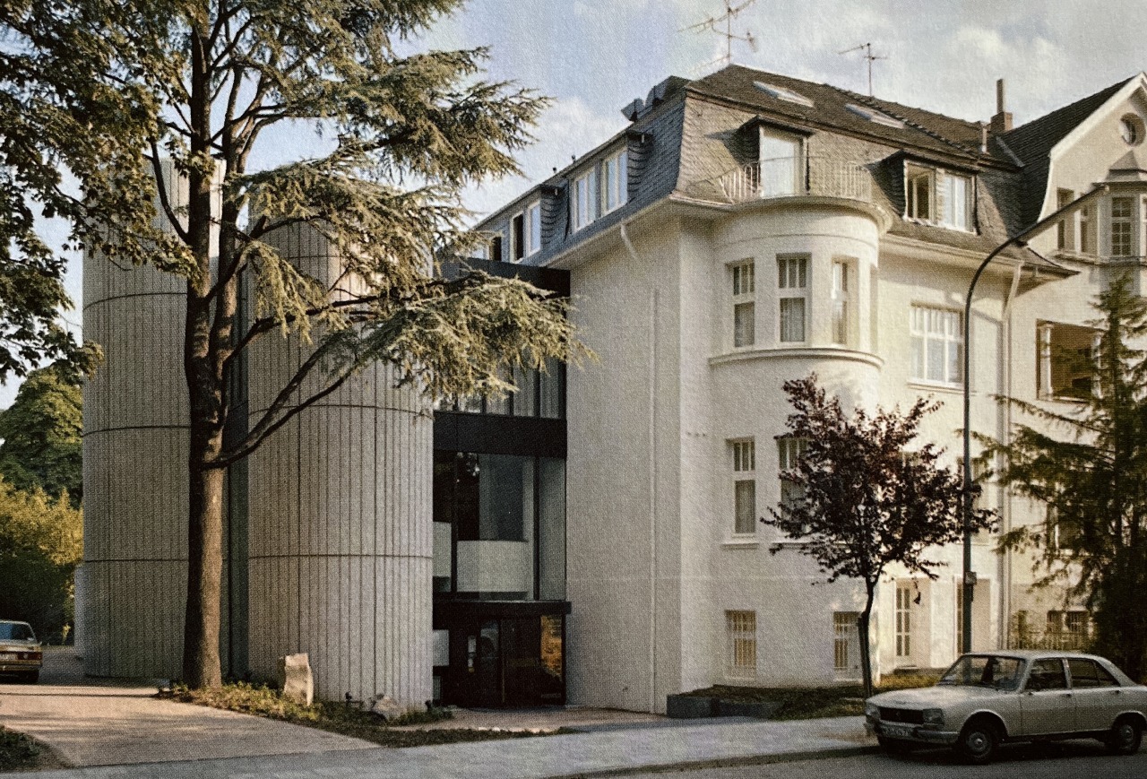 Archillect ID 387363