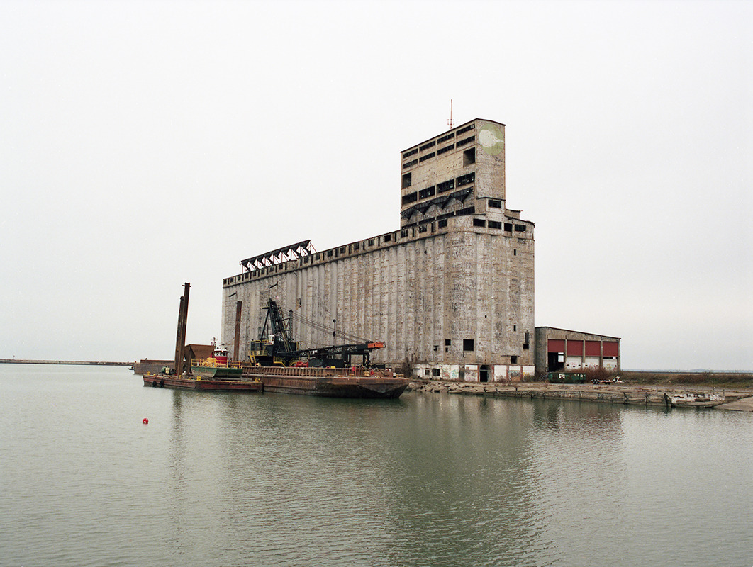 Archillect ID 387426