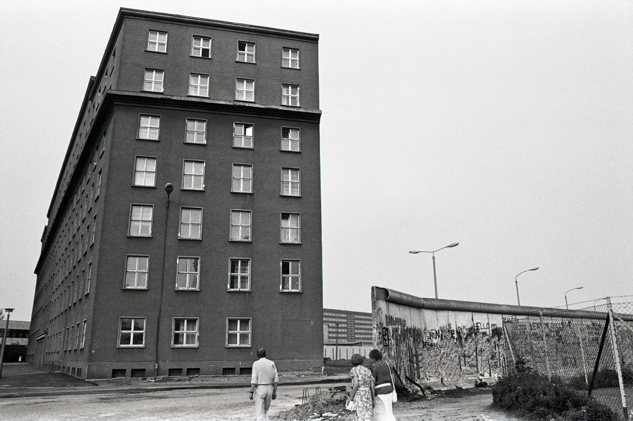 Archillect ID 387795