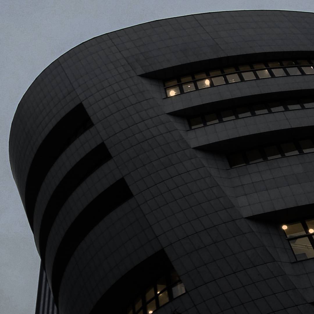 Archillect ID 387829