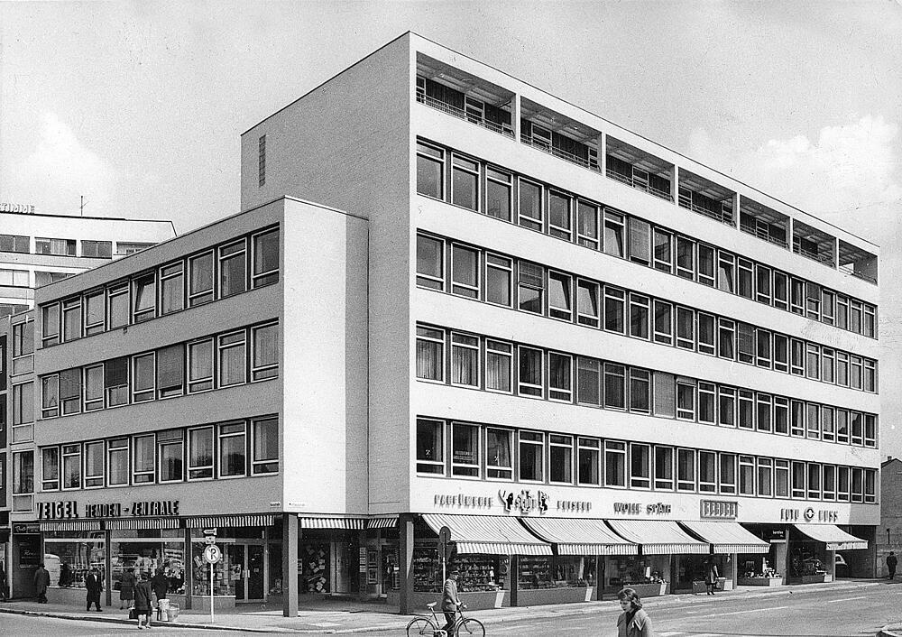 Archillect ID 387929