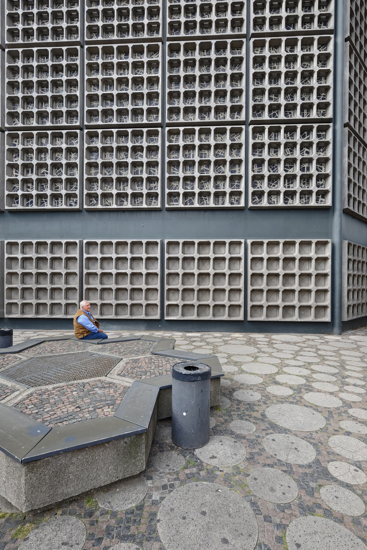 Archillect ID 387933