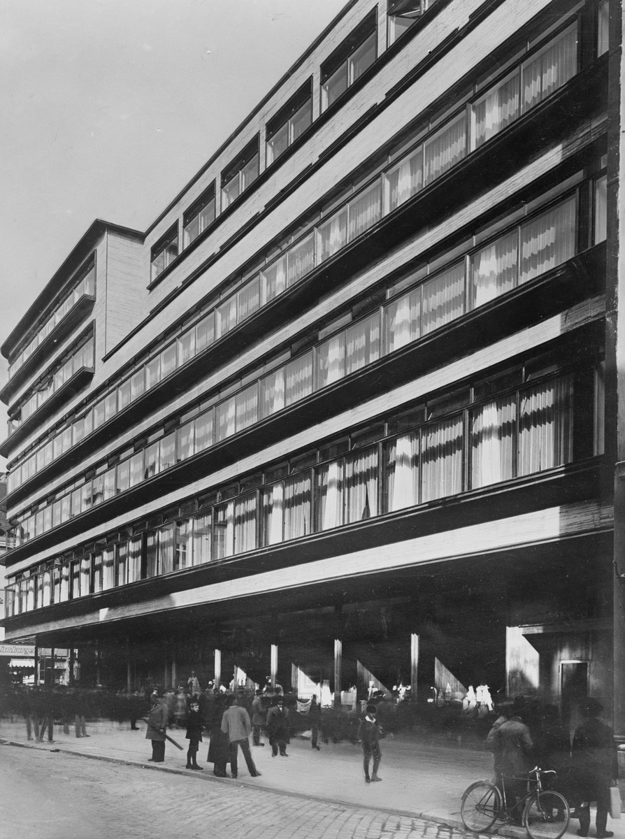 Archillect ID 388608