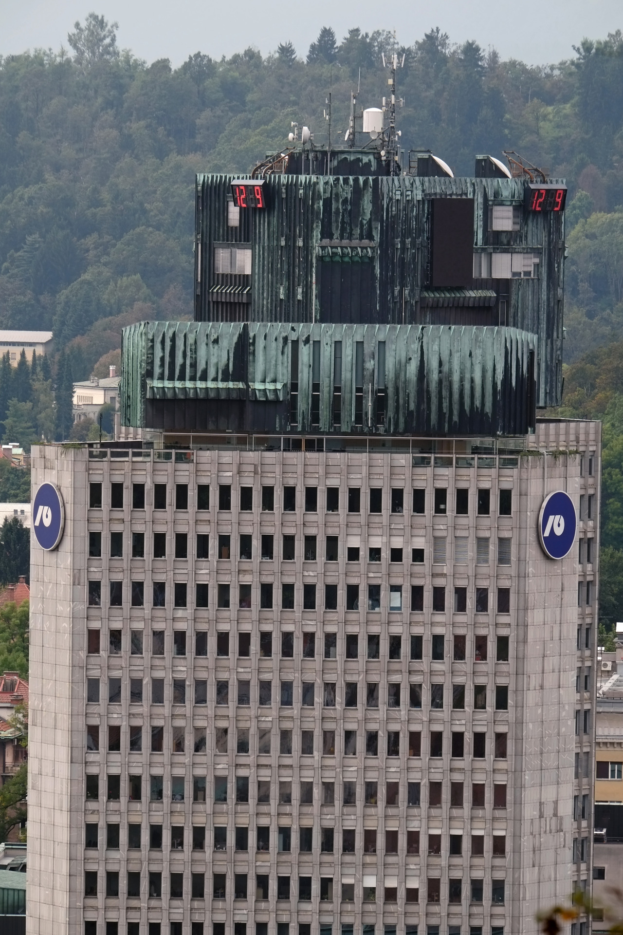 Archillect ID 389072