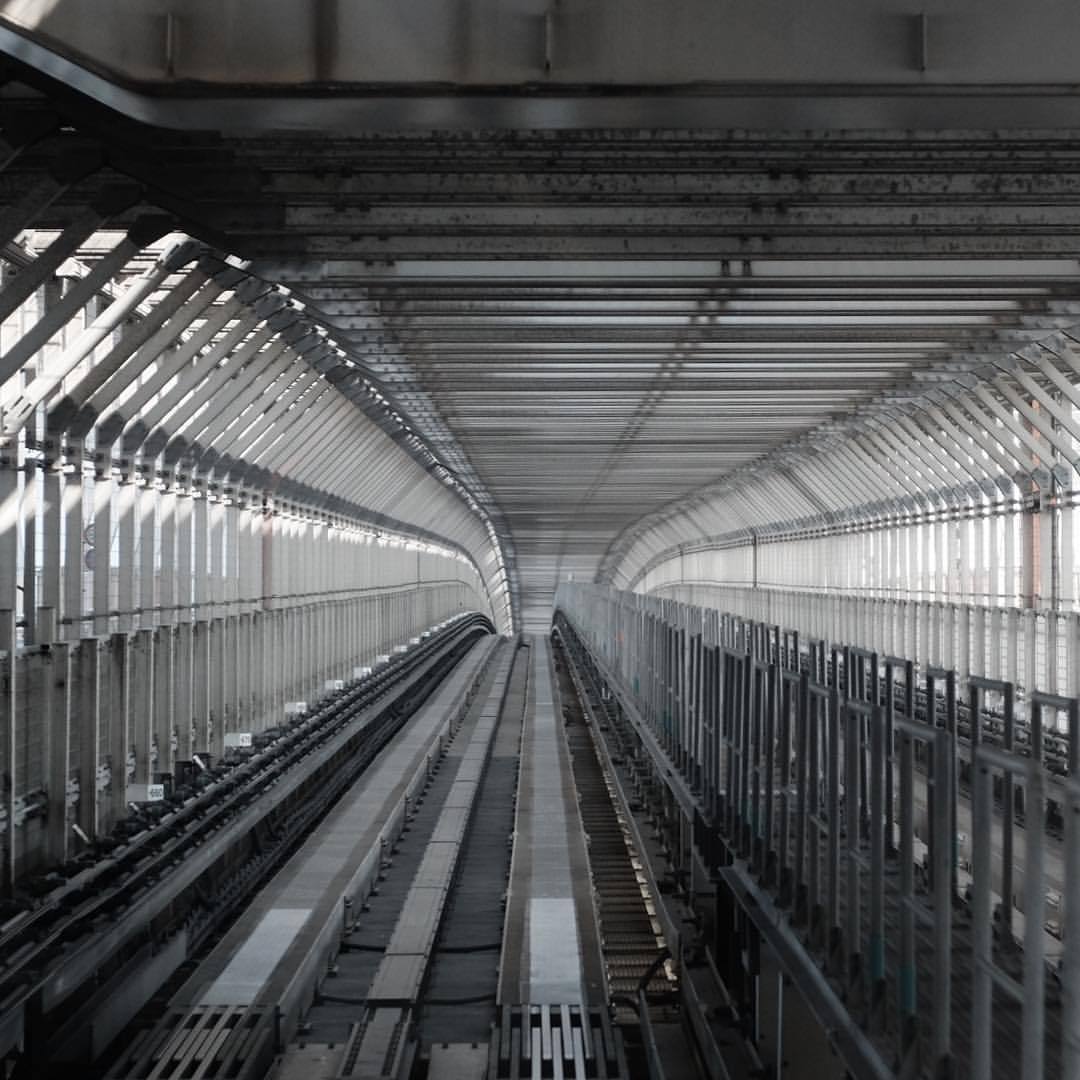 Archillect ID 389300