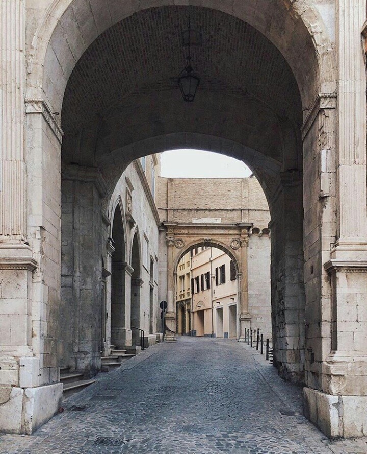 Archillect ID 389660