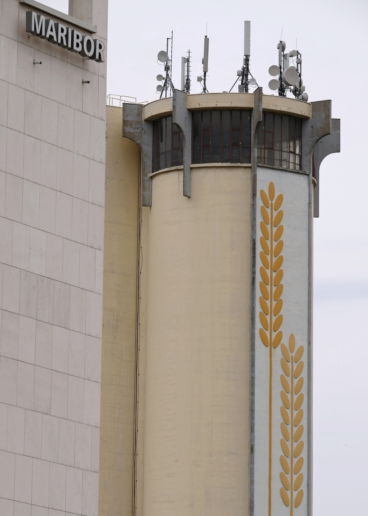 Archillect ID 389709