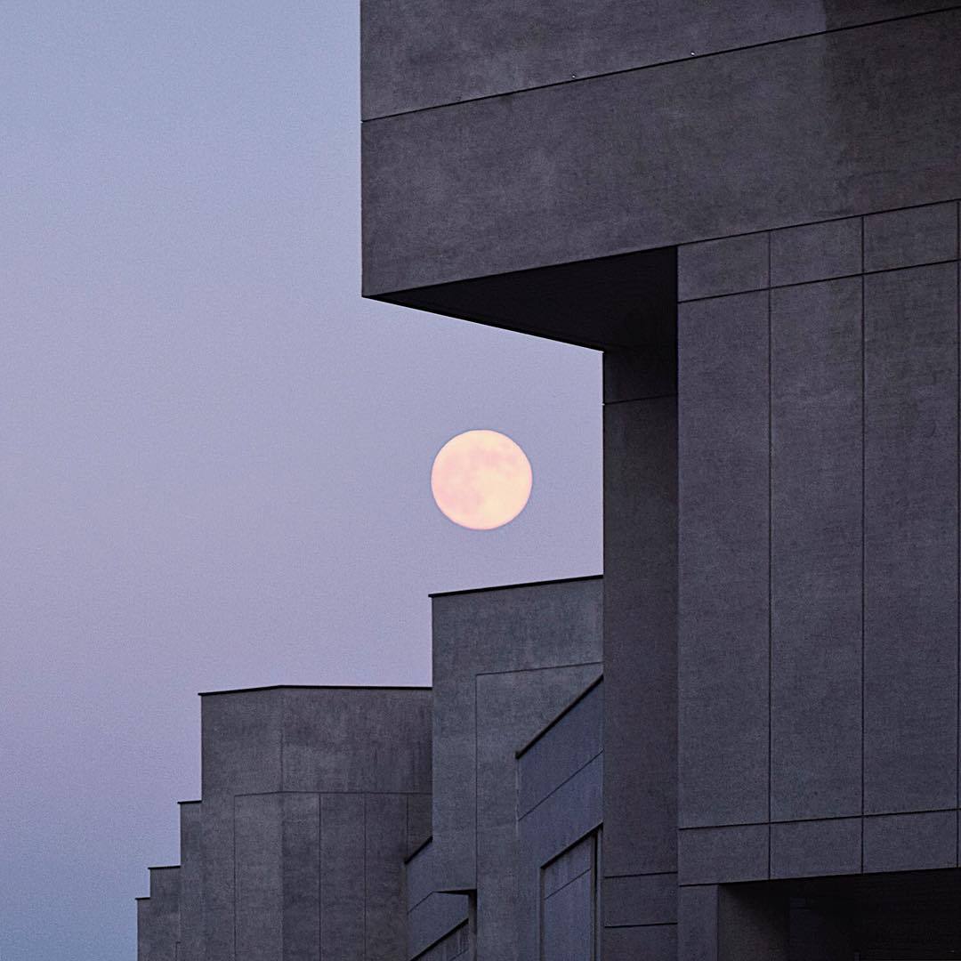 Archillect ID 389774