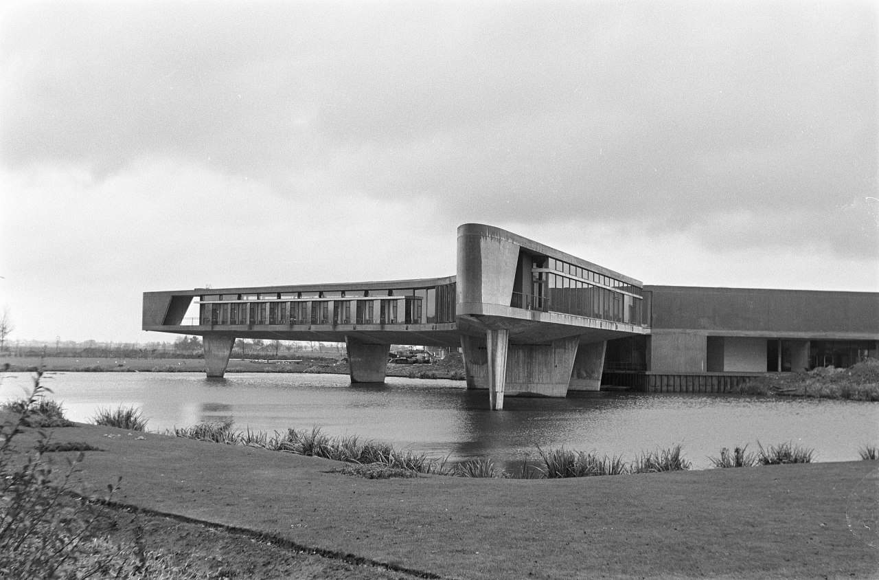 Archillect ID 389911