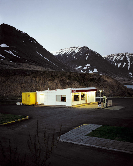 Archillect ID 390053