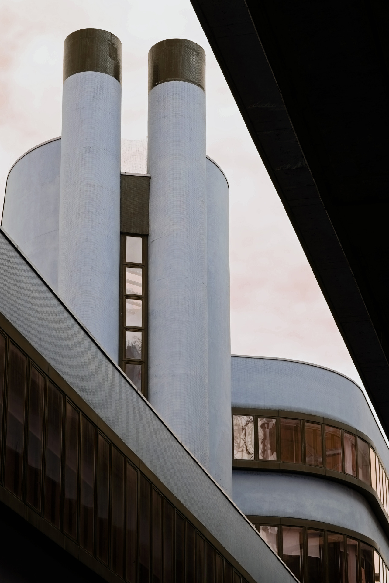 Archillect ID 390125