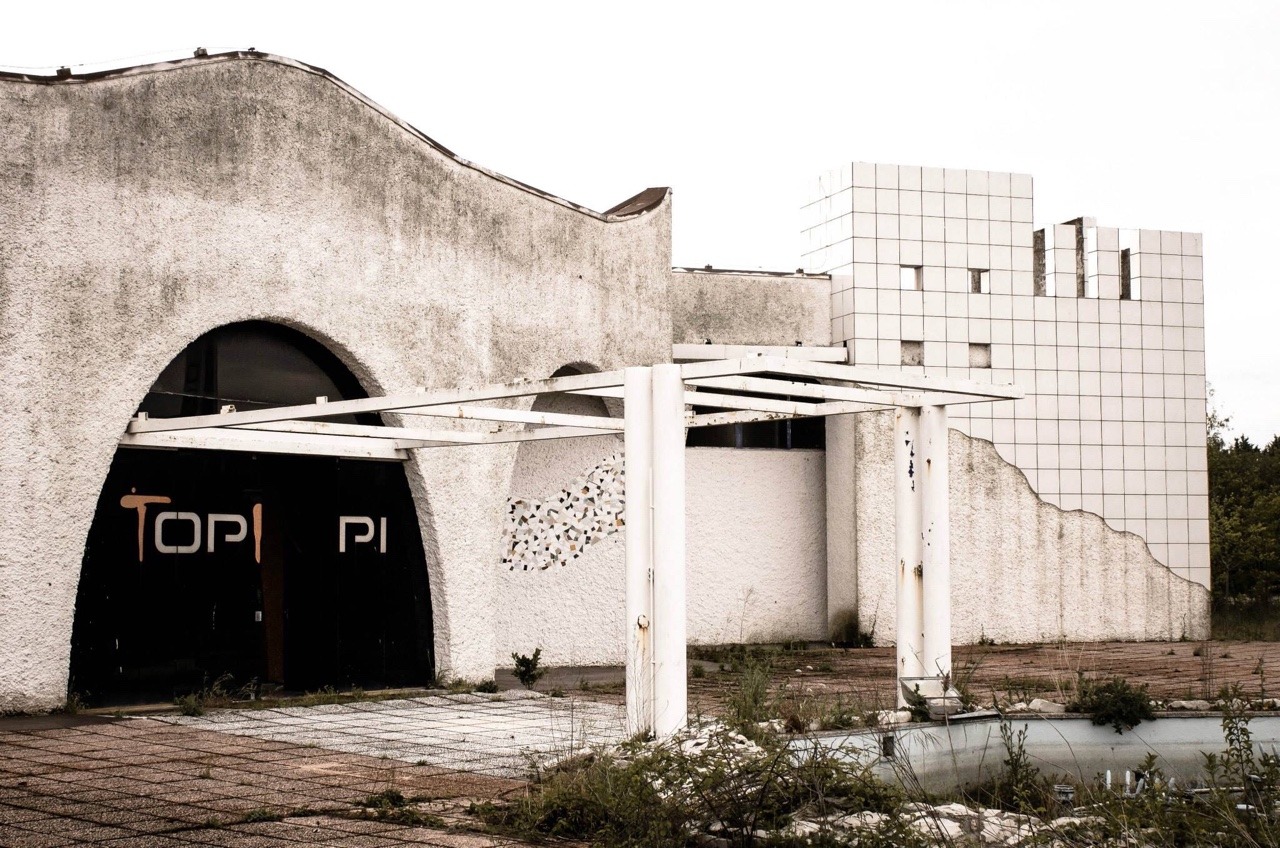 Archillect ID 390148