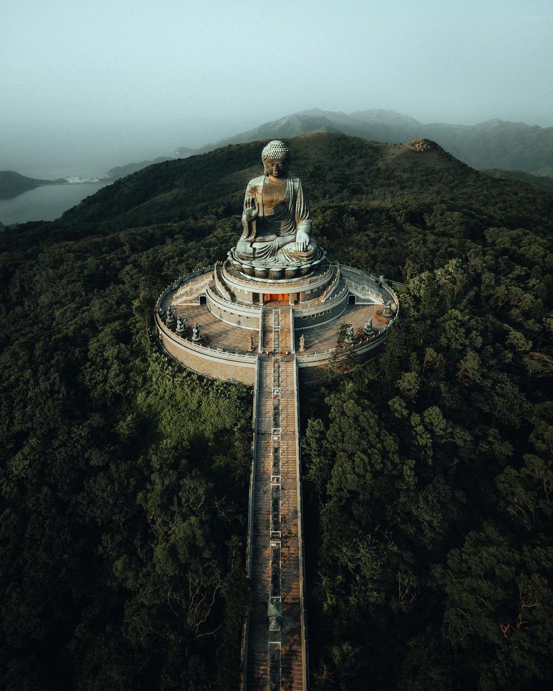 Archillect ID 390406