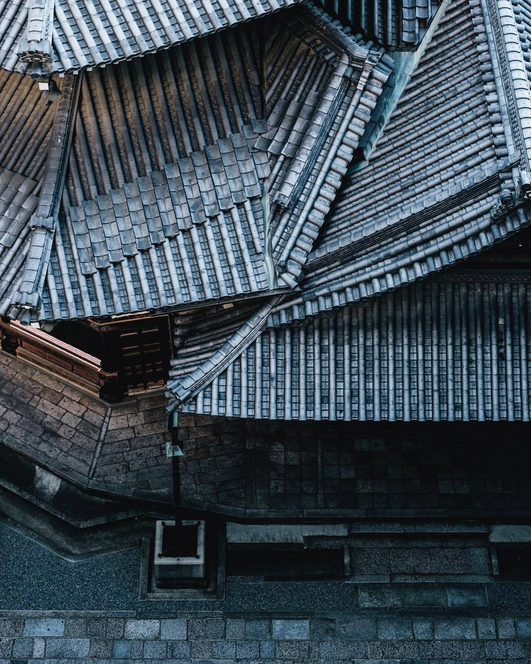 Archillect ID 390429