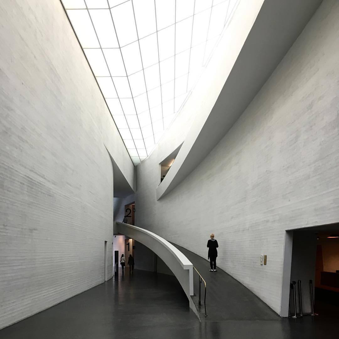 Archillect ID 390562