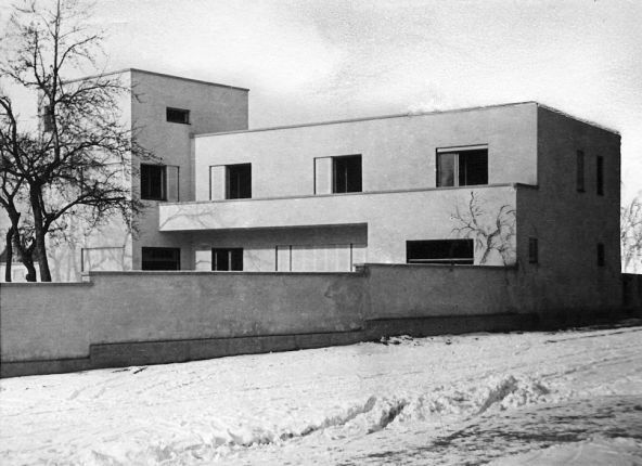 Archillect ID 390704