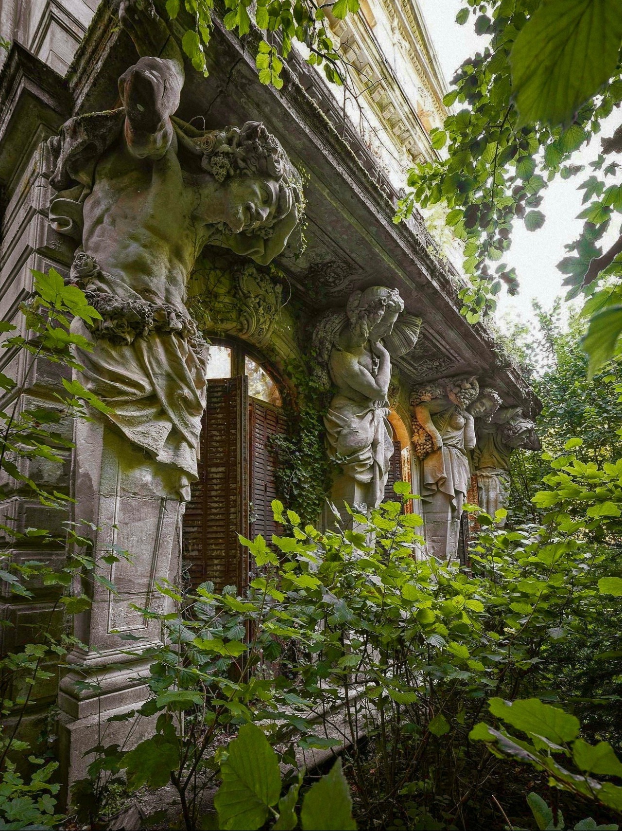 Archillect ID 390826