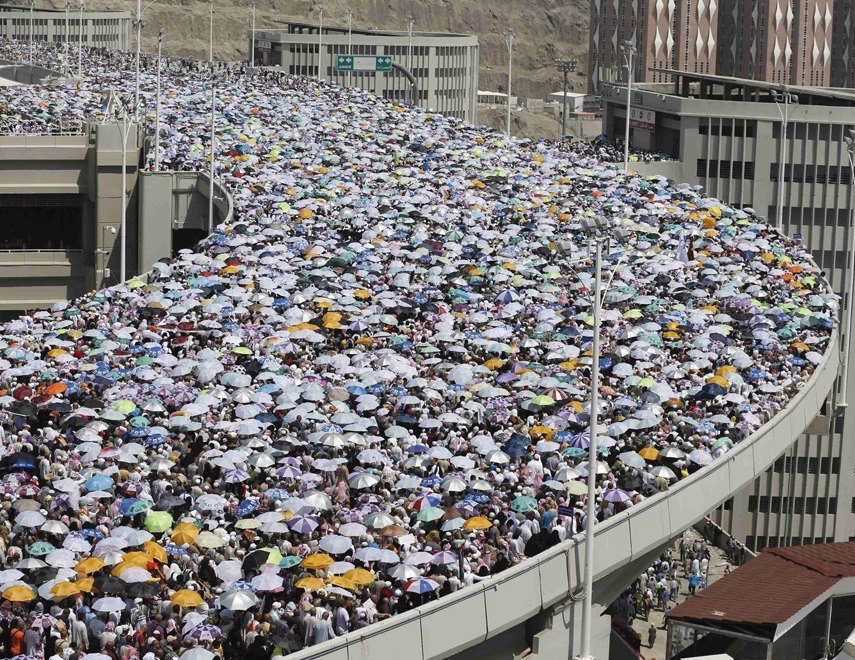 Archillect ID 390995