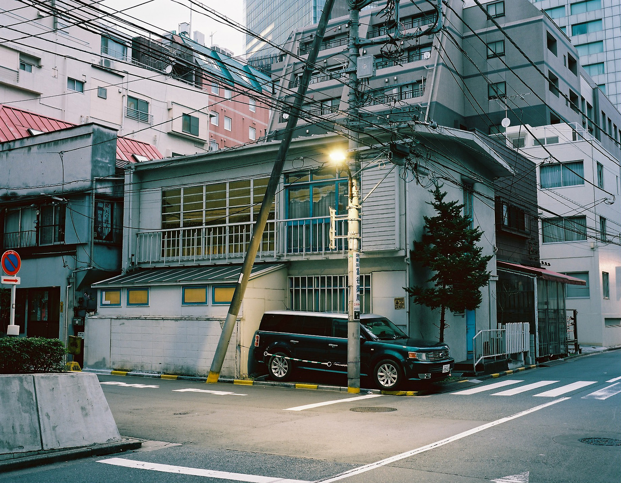 Archillect ID 393130