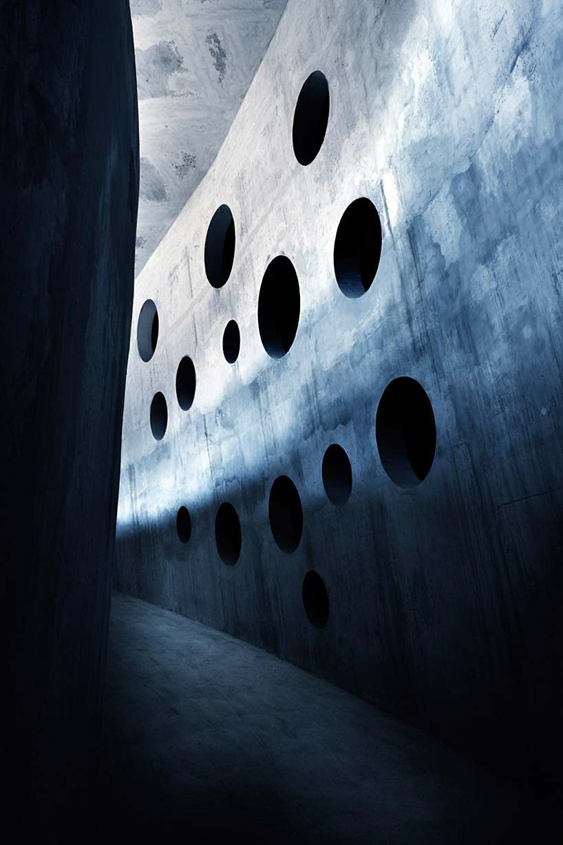 Archillect ID 393598