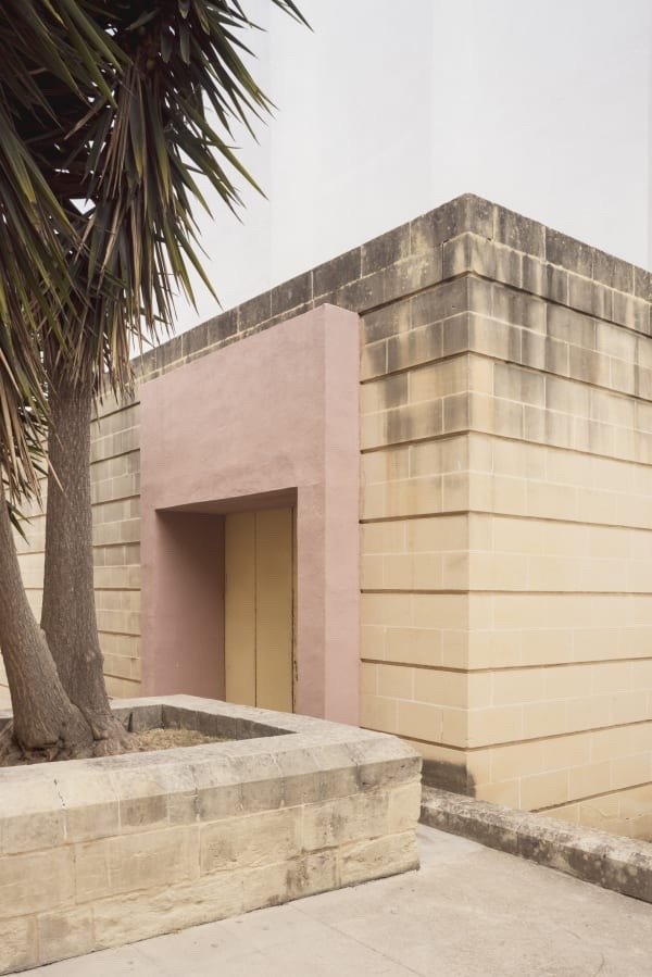 Archillect ID 395105