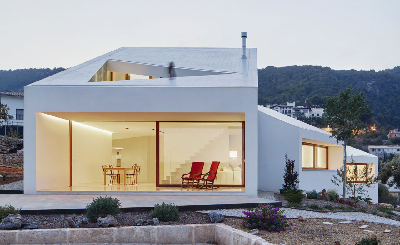 Archillect ID 395136