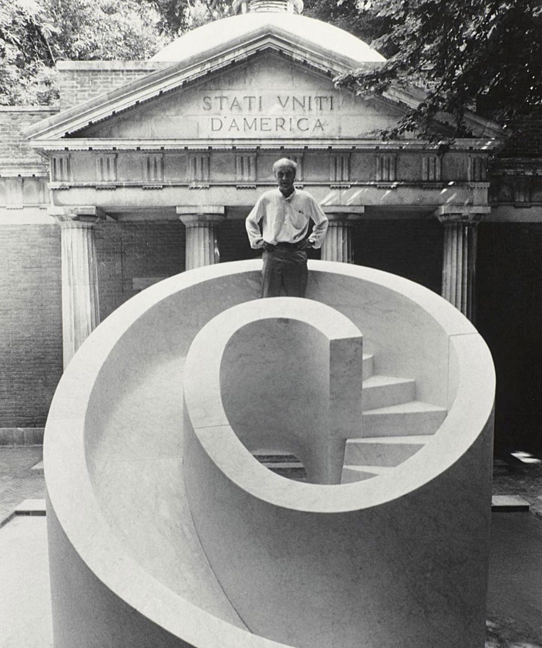 Archillect ID 395396