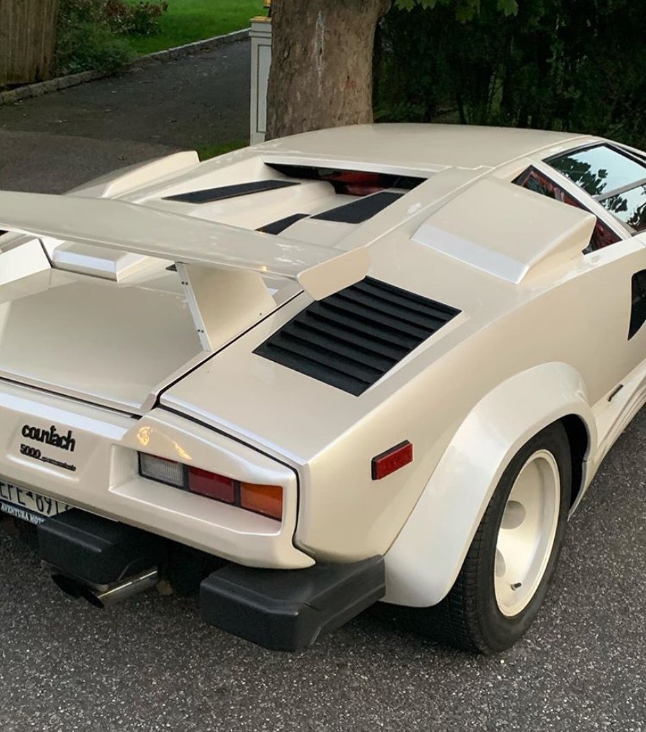 Archillect ID 395568