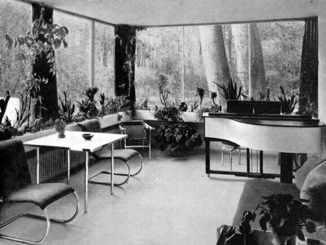 Archillect ID 395578