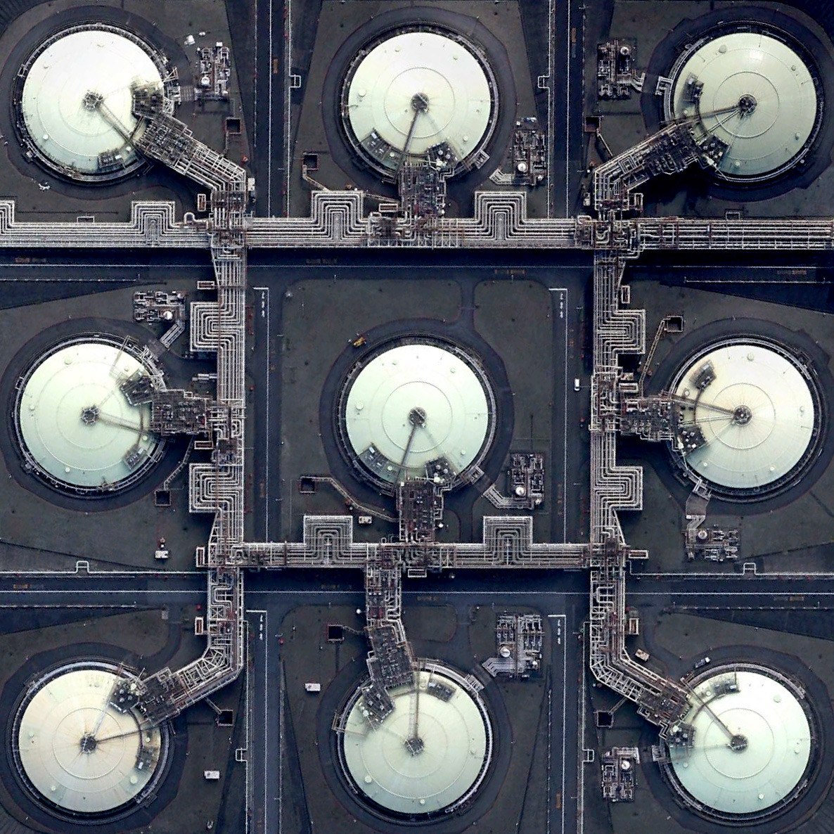 Archillect ID 395844