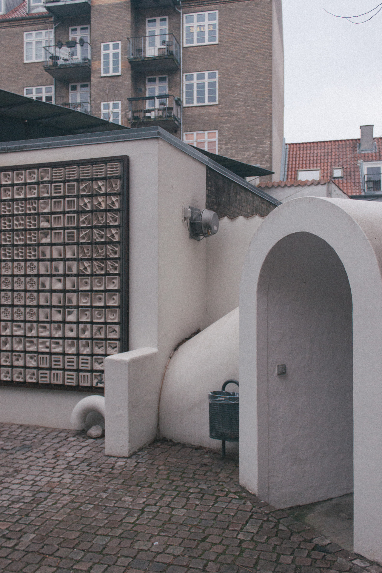 Archillect ID 396394