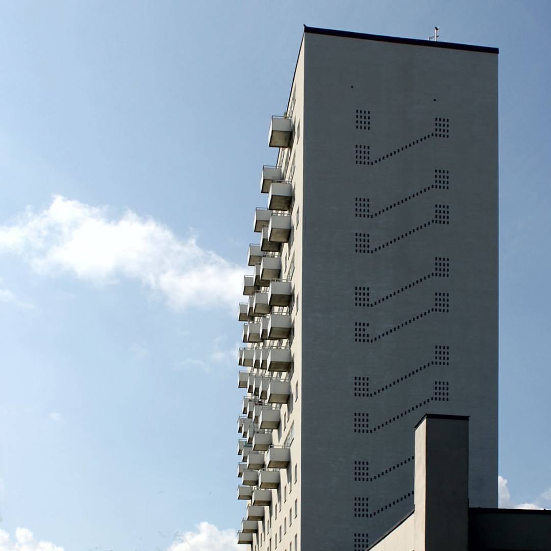 Archillect ID 397653