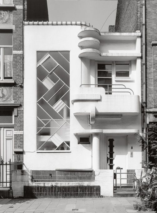 Archillect ID 398377