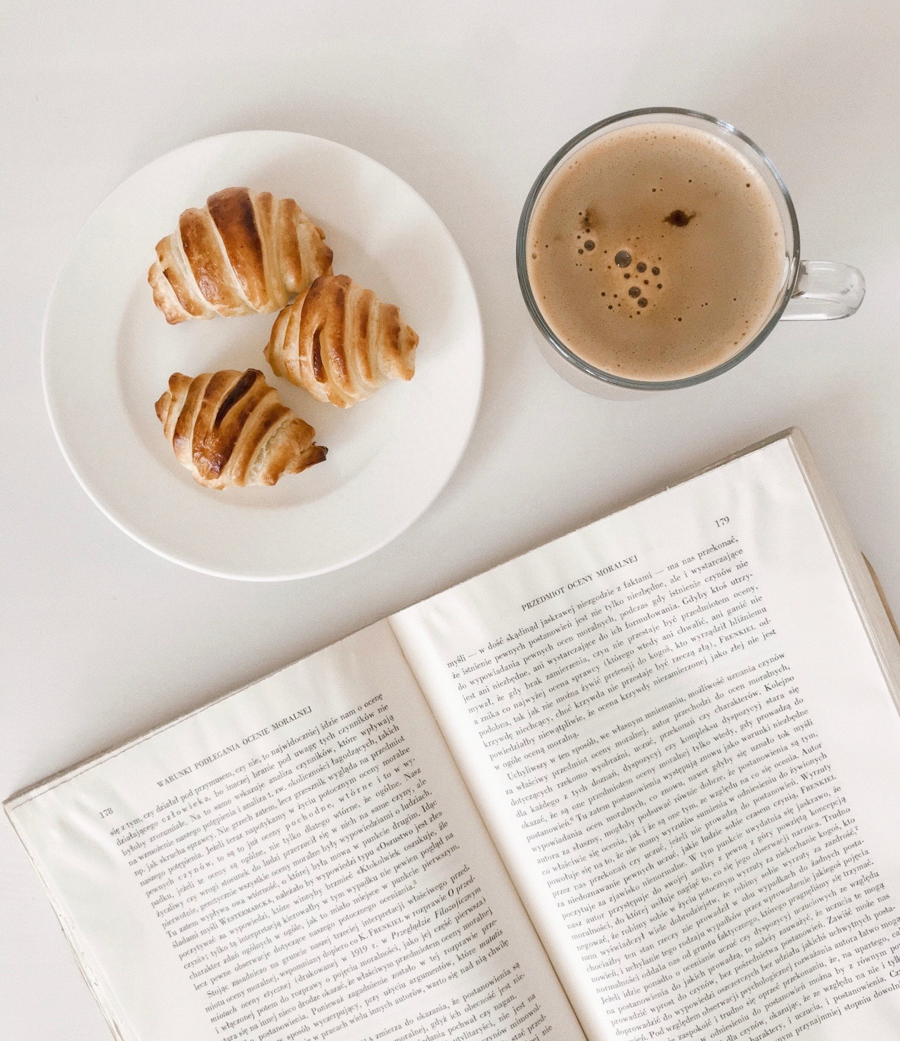 Archillect ID 399471