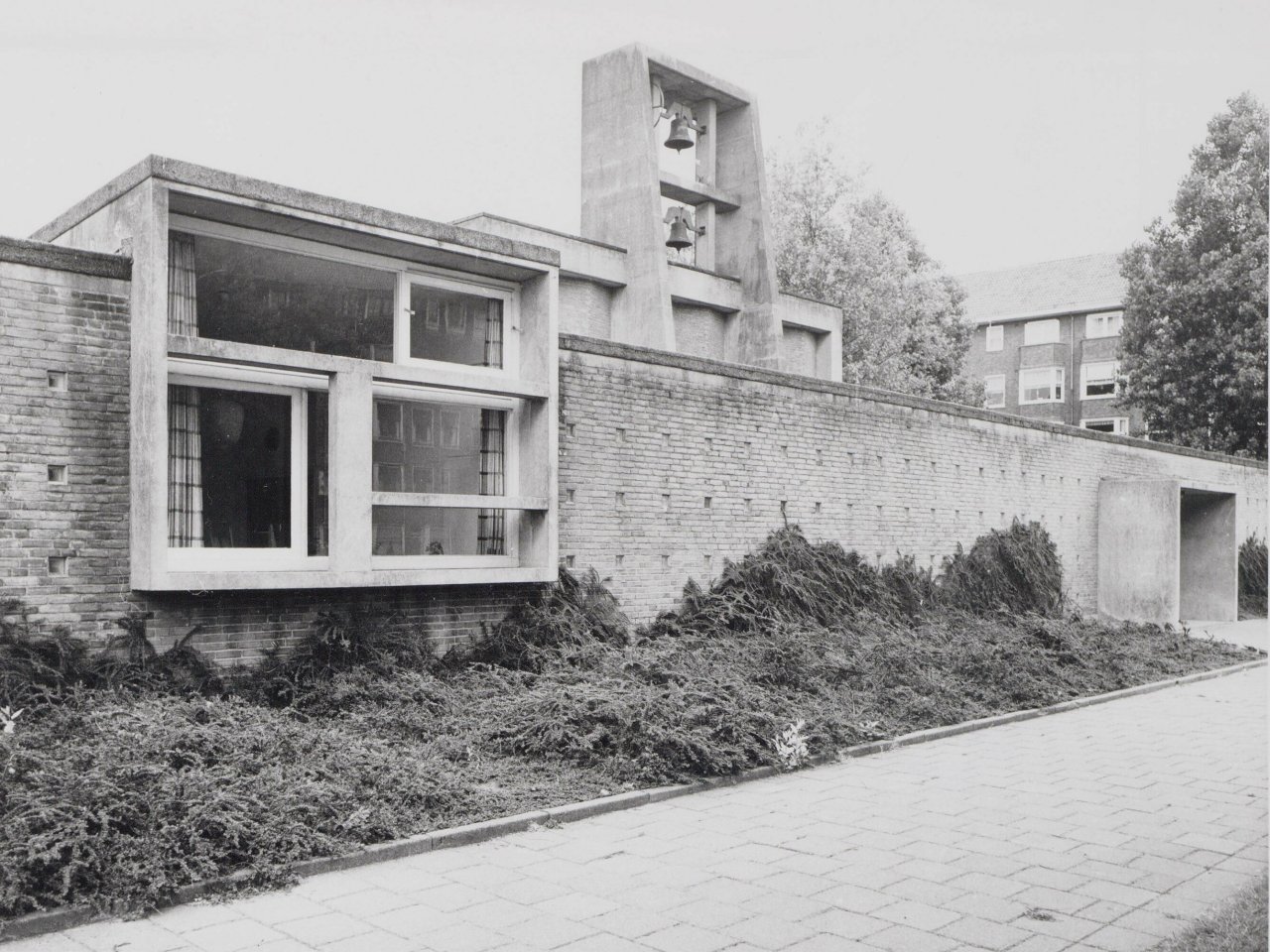 Archillect ID 400105