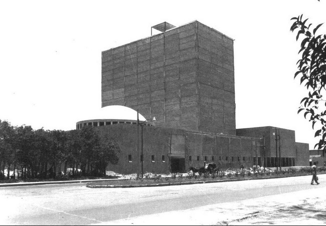 Archillect ID 400330